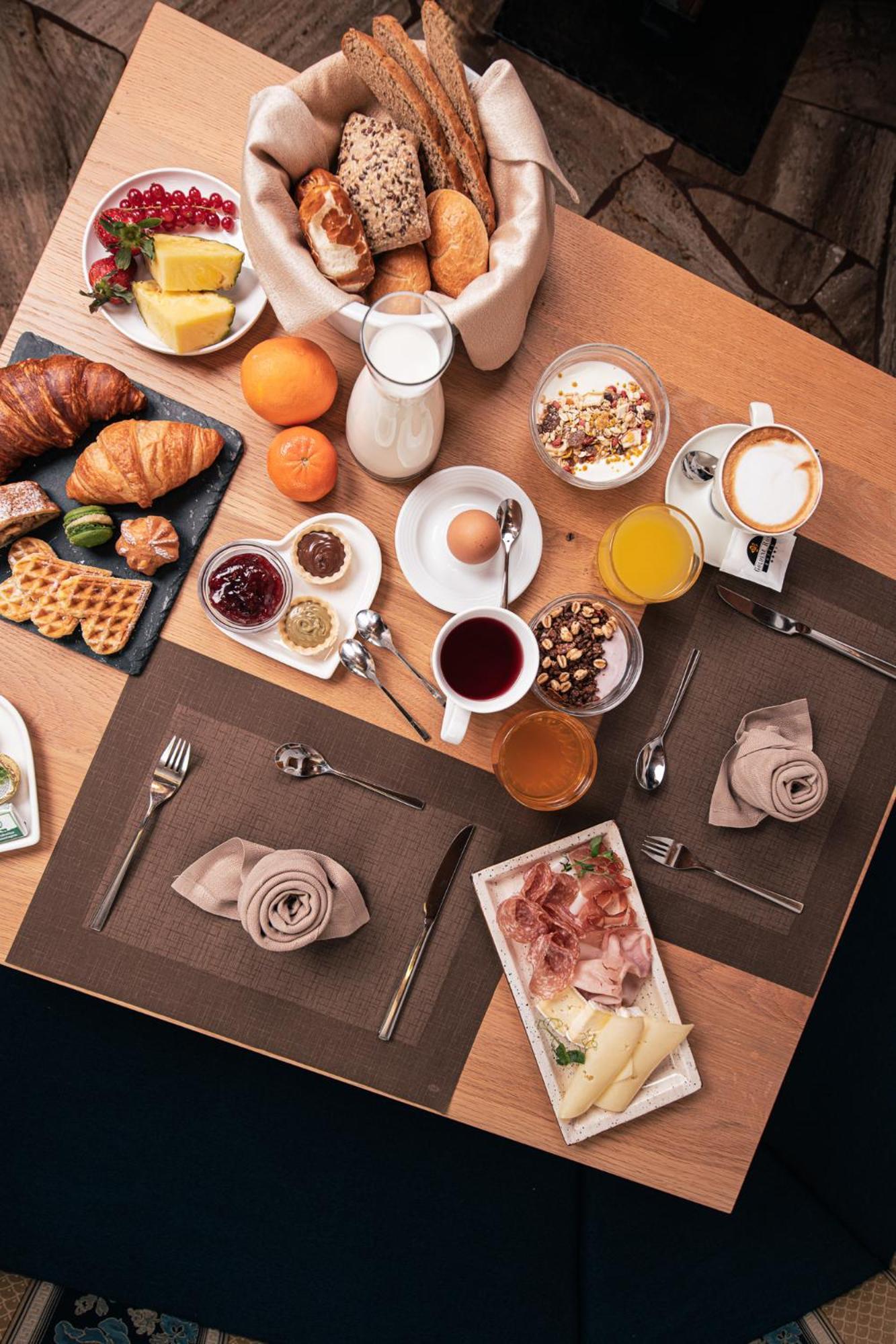 Hotel Goldene Rose Monguelfo-Tesido / Welsberg-Taisten Ngoại thất bức ảnh