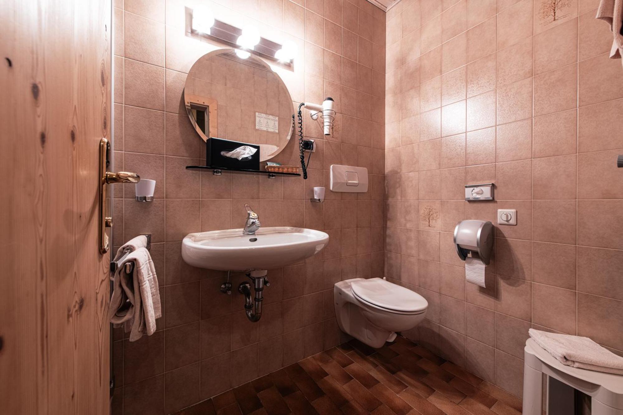 Hotel Goldene Rose Monguelfo-Tesido / Welsberg-Taisten Ngoại thất bức ảnh