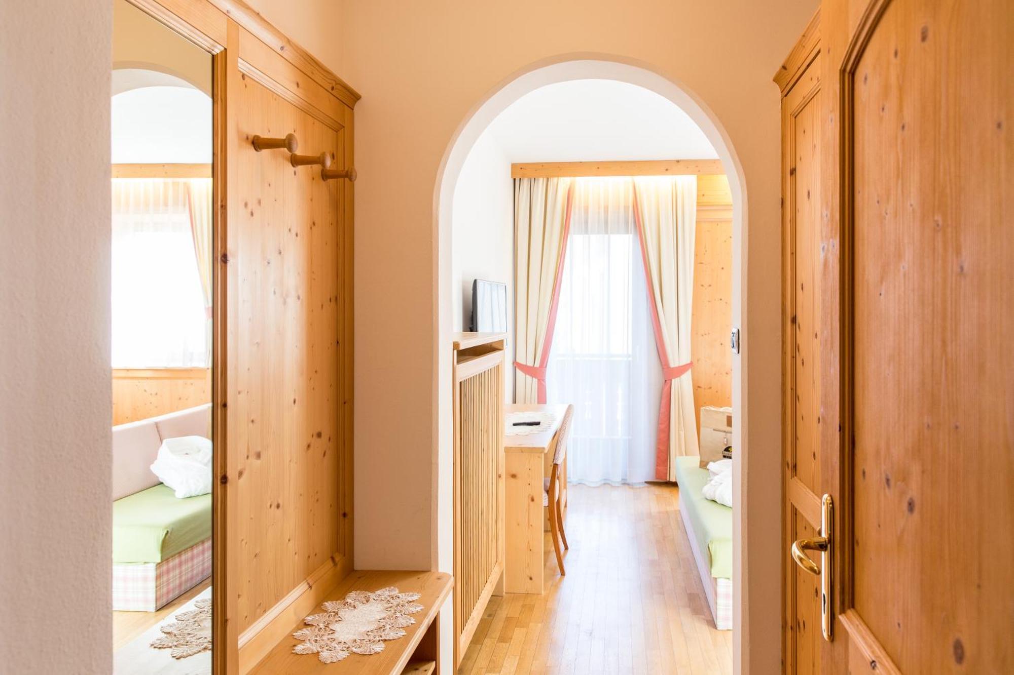 Hotel Goldene Rose Monguelfo-Tesido / Welsberg-Taisten Ngoại thất bức ảnh