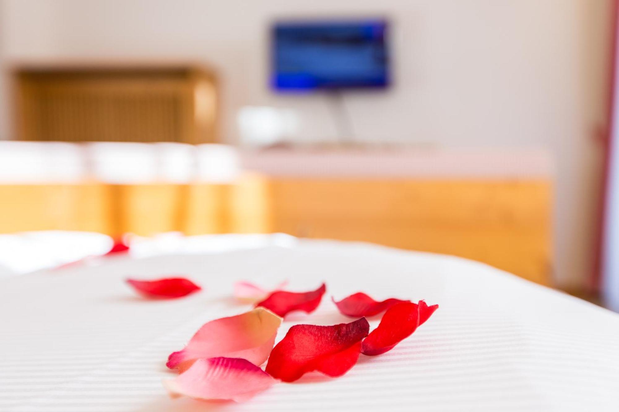 Hotel Goldene Rose Monguelfo-Tesido / Welsberg-Taisten Ngoại thất bức ảnh